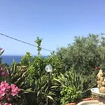 Sea View Garden * צ'פאלו
