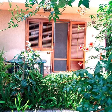 Sea View Garden *