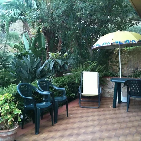 Sea View Garden 公寓